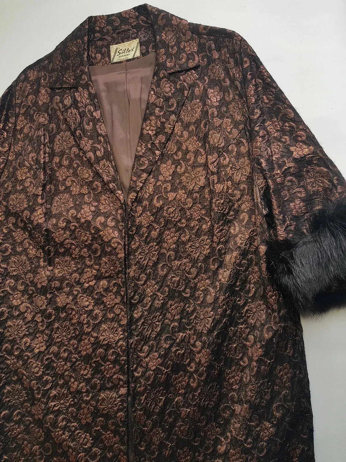 1950s Vintage Bronze Evening Coat with Fur Sleeves - Floral Metallic Print - Immaculate Tailoring - Fully Lined