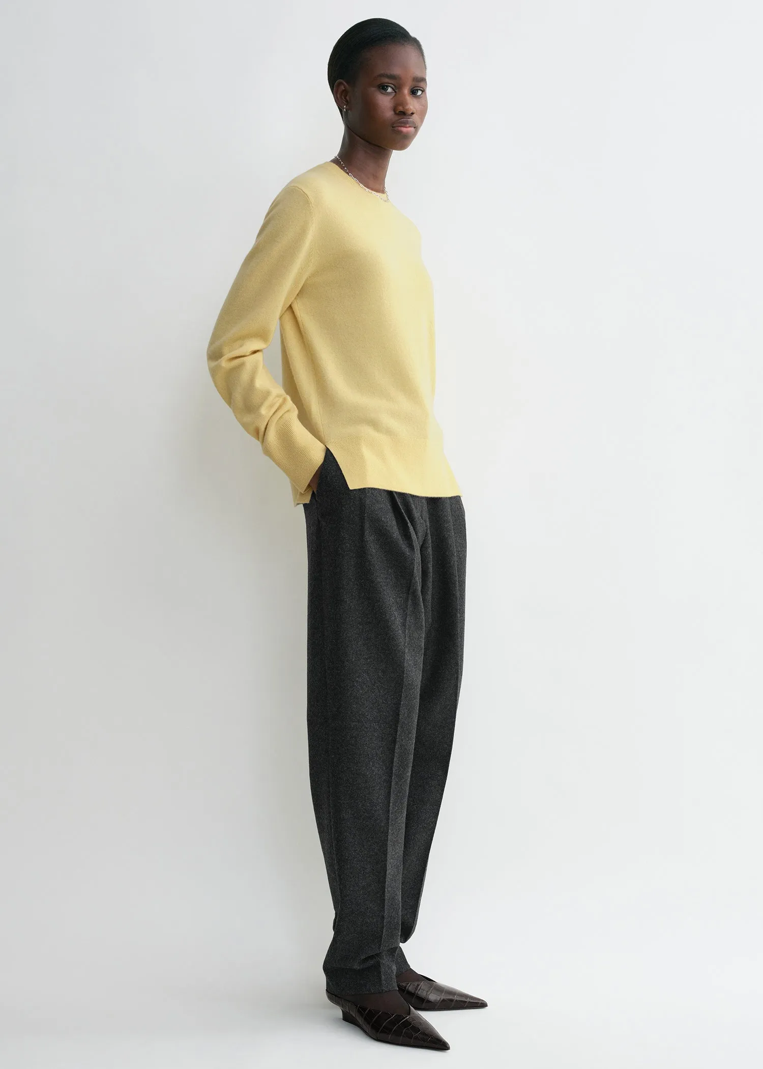 Crew-neck cashmere knit soft yellow