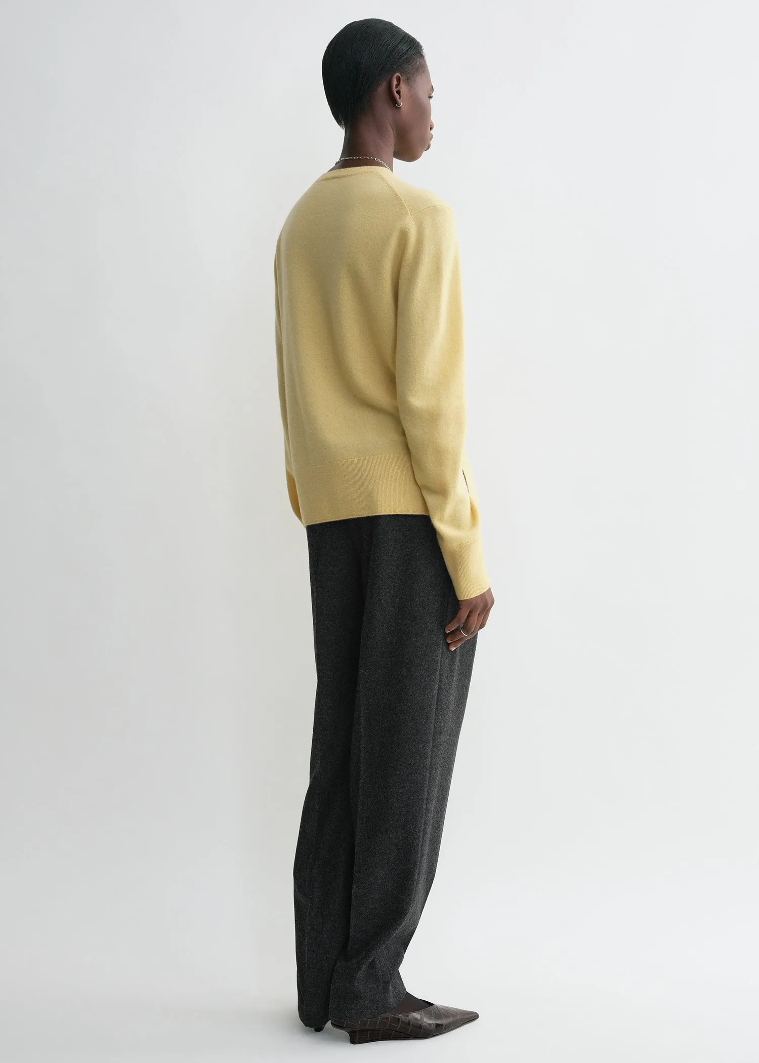 Crew-neck cashmere knit soft yellow