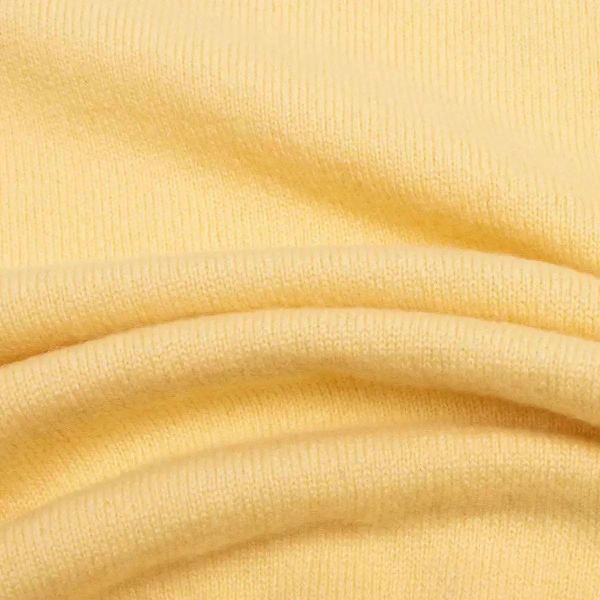 Lemon Frost Chatsworth 2ply V-Neck Cashmere Sweater