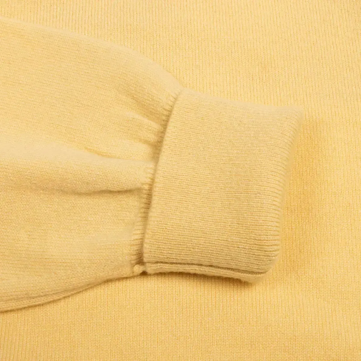 Lemon Frost Chatsworth 2ply V-Neck Cashmere Sweater